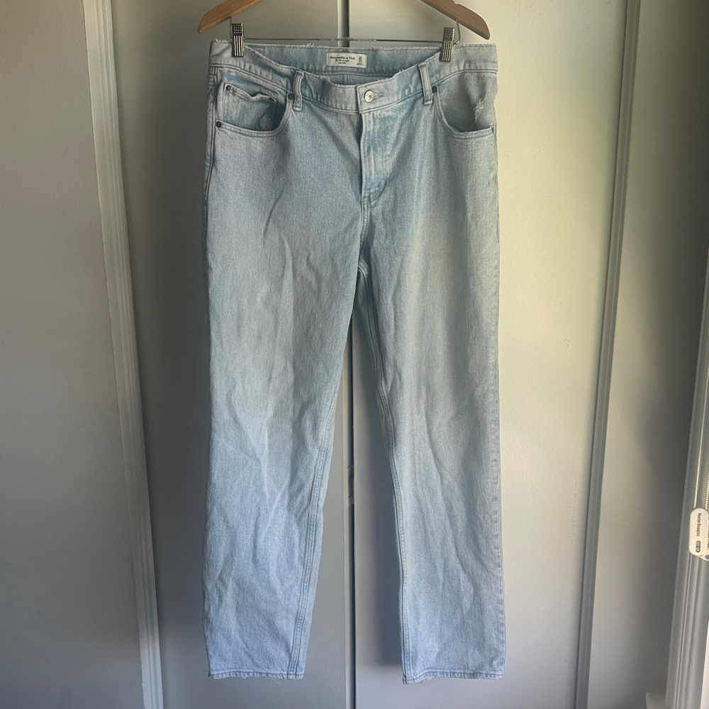 Abercrombie & Fitch Light Blue Low Rise '90s Straight Jeans 32 Long